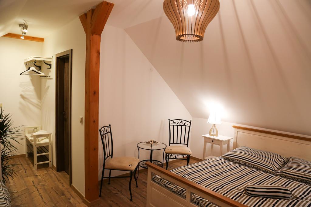 Отель Penzion Recall Troskovice Экстерьер фото