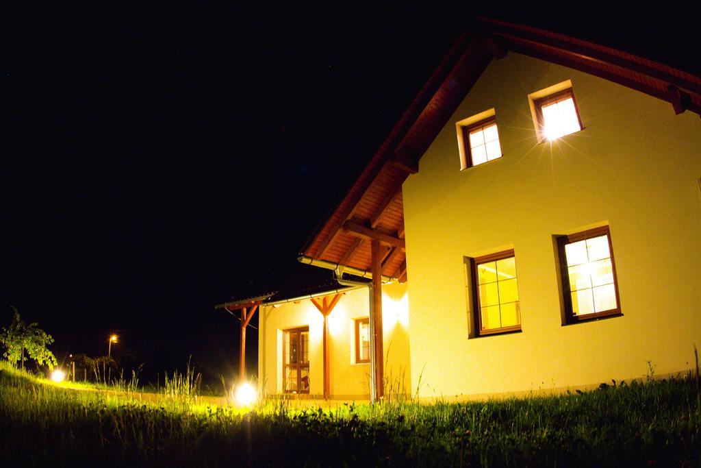 Отель Penzion Recall Troskovice Экстерьер фото
