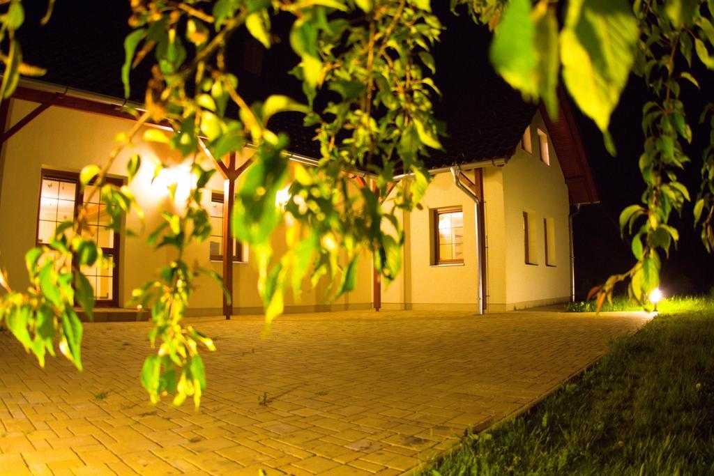 Отель Penzion Recall Troskovice Экстерьер фото